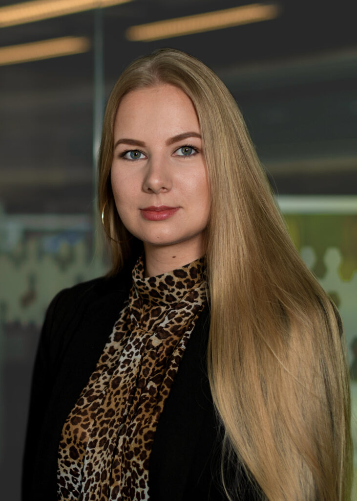 Birgit_Hallkivi_Revismo